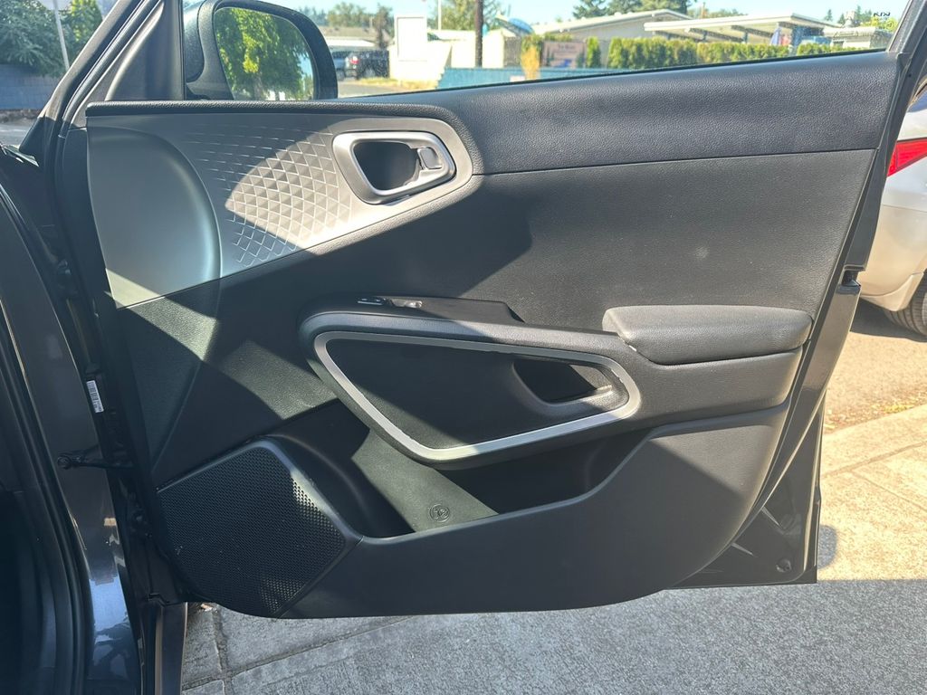 2023 Kia Soul LX photo 23