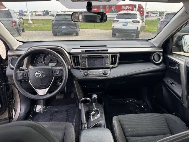 2015 Toyota RAV4 XLE photo 26