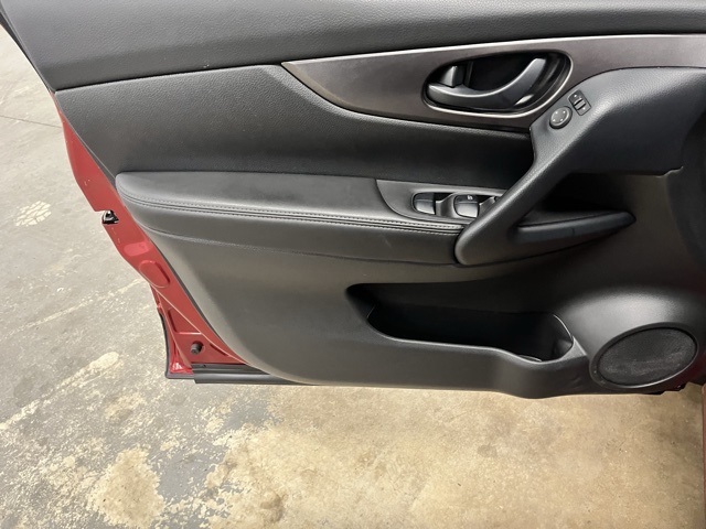 2022 Nissan Rogue Sport S photo 17