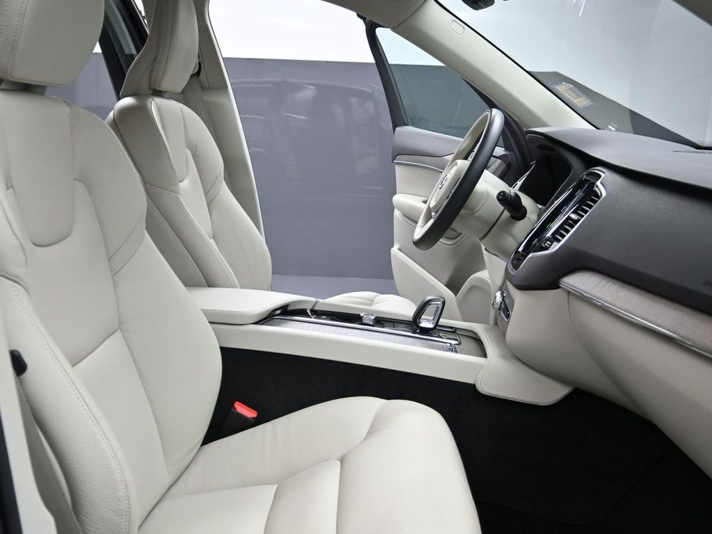 2024 Volvo XC90 T8 Plus photo 16