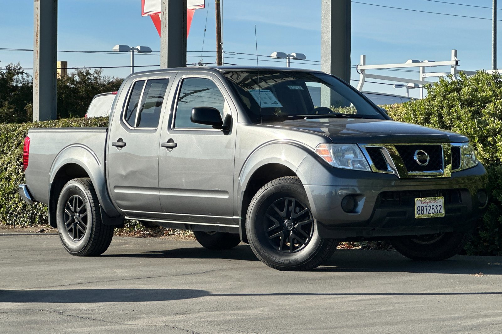2019 Nissan Frontier Crew Cab SV photo 2