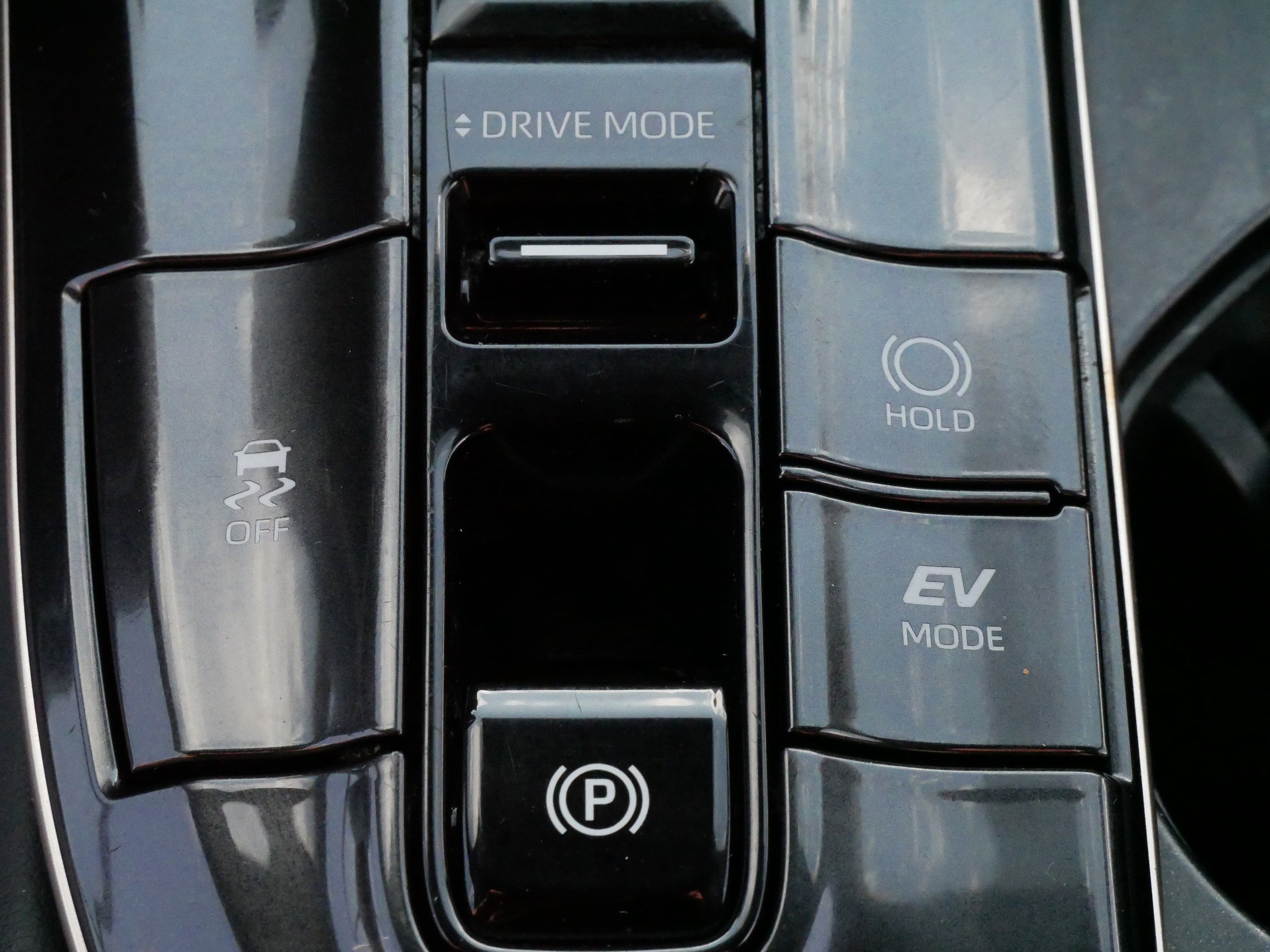 2024 Toyota Crown XLE photo 28