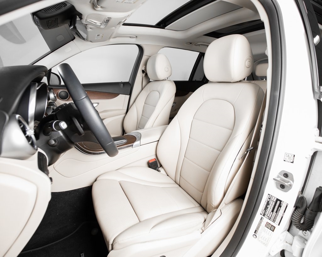 2022 Mercedes Benz GLC 300 4MATIC photo 2