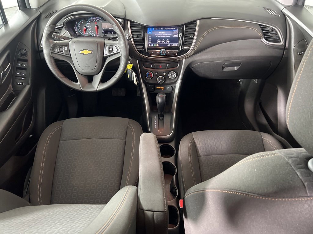 2022 Chevrolet Trax LS photo 2