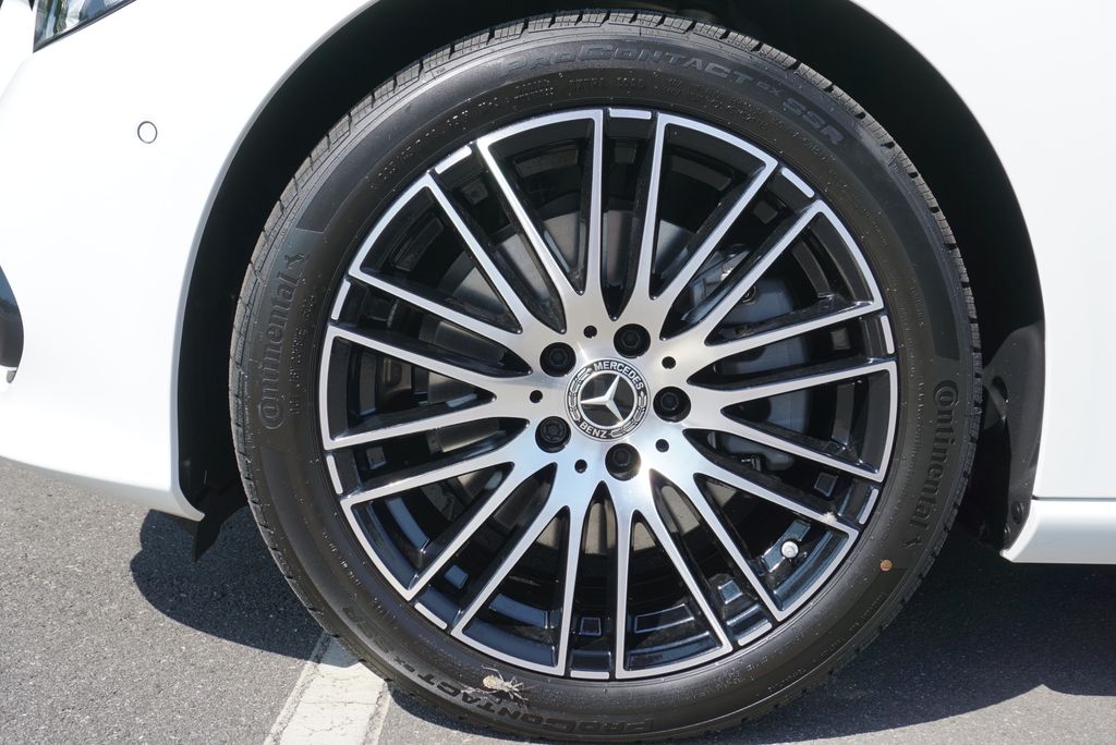 2025 Mercedes Benz C 300 photo 17