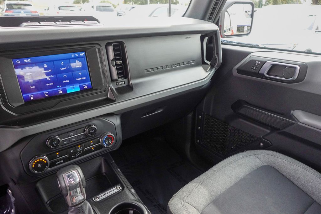 2023 Ford Bronco Base photo 23