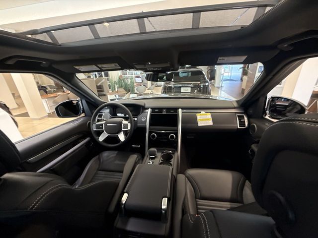 2025 Land Rover Discovery SE photo 2
