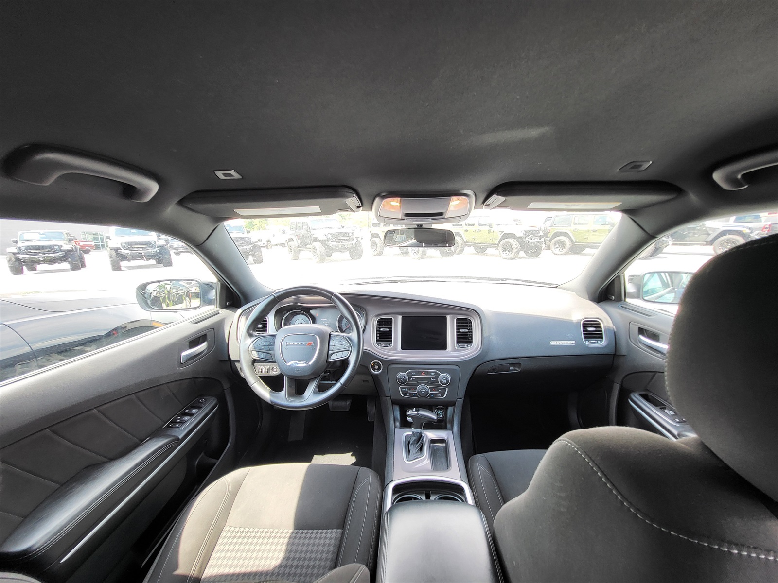 2023 Dodge Charger SXT photo 13