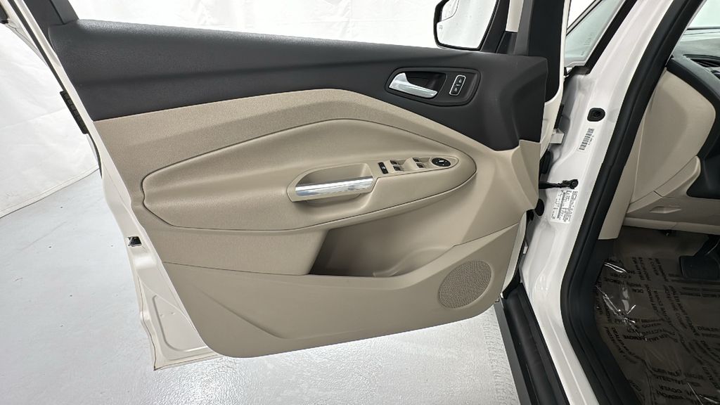 2014 Ford C-Max Hybrid SEL photo 18