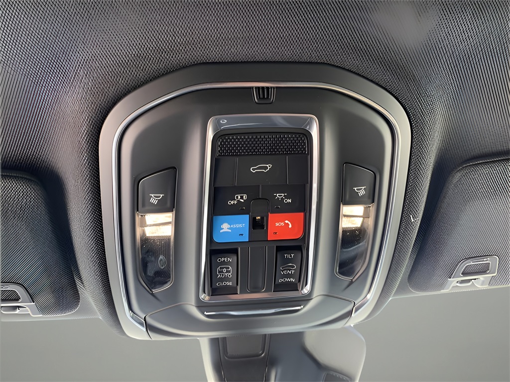 2025 Jeep Grand Cherokee Altitude X photo 32