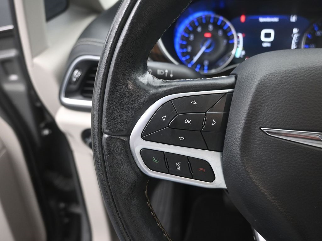 2022 Chrysler Pacifica Limited photo 3