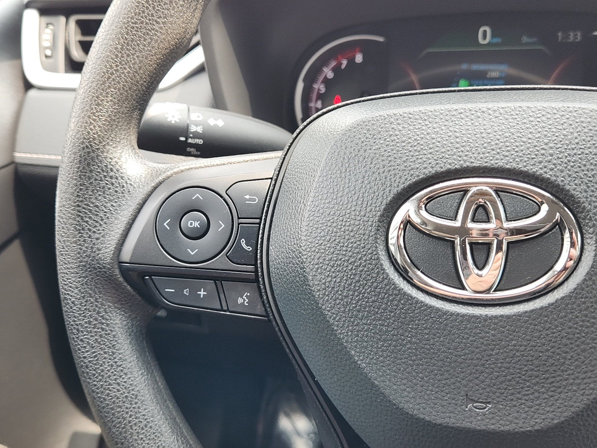 2025 Toyota RAV4 XLE photo 19
