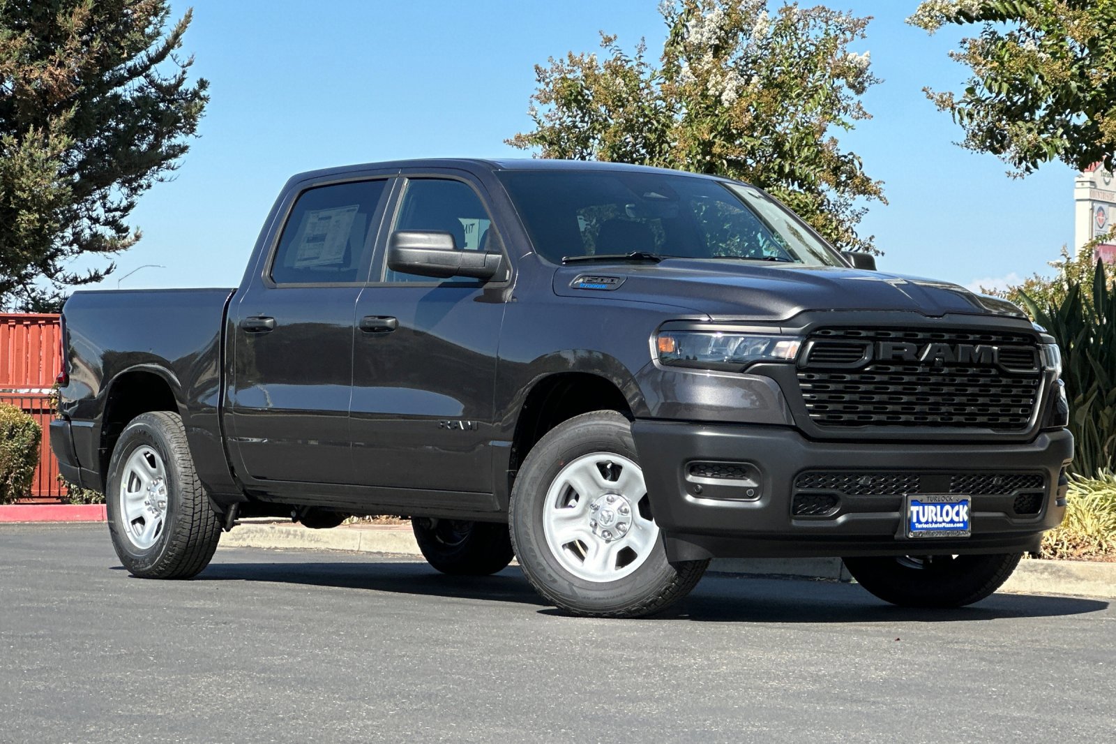 2025 Ram 1500 Tradesman photo 2