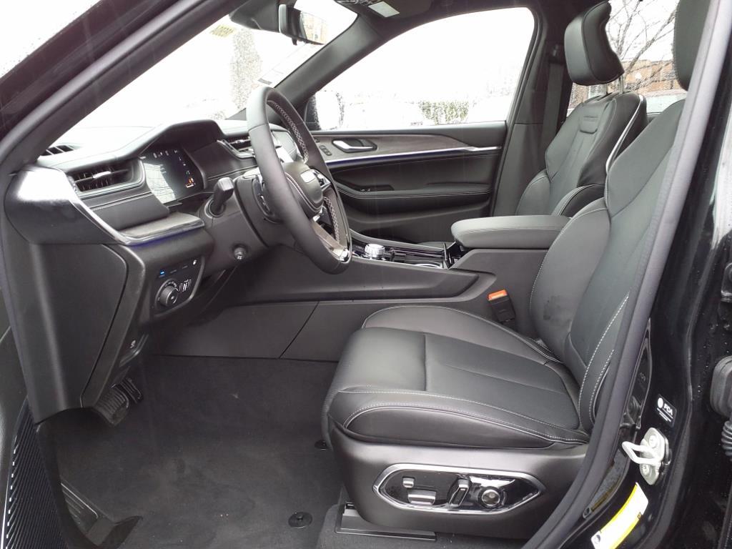 2024 Jeep Cherokee Overland photo 3