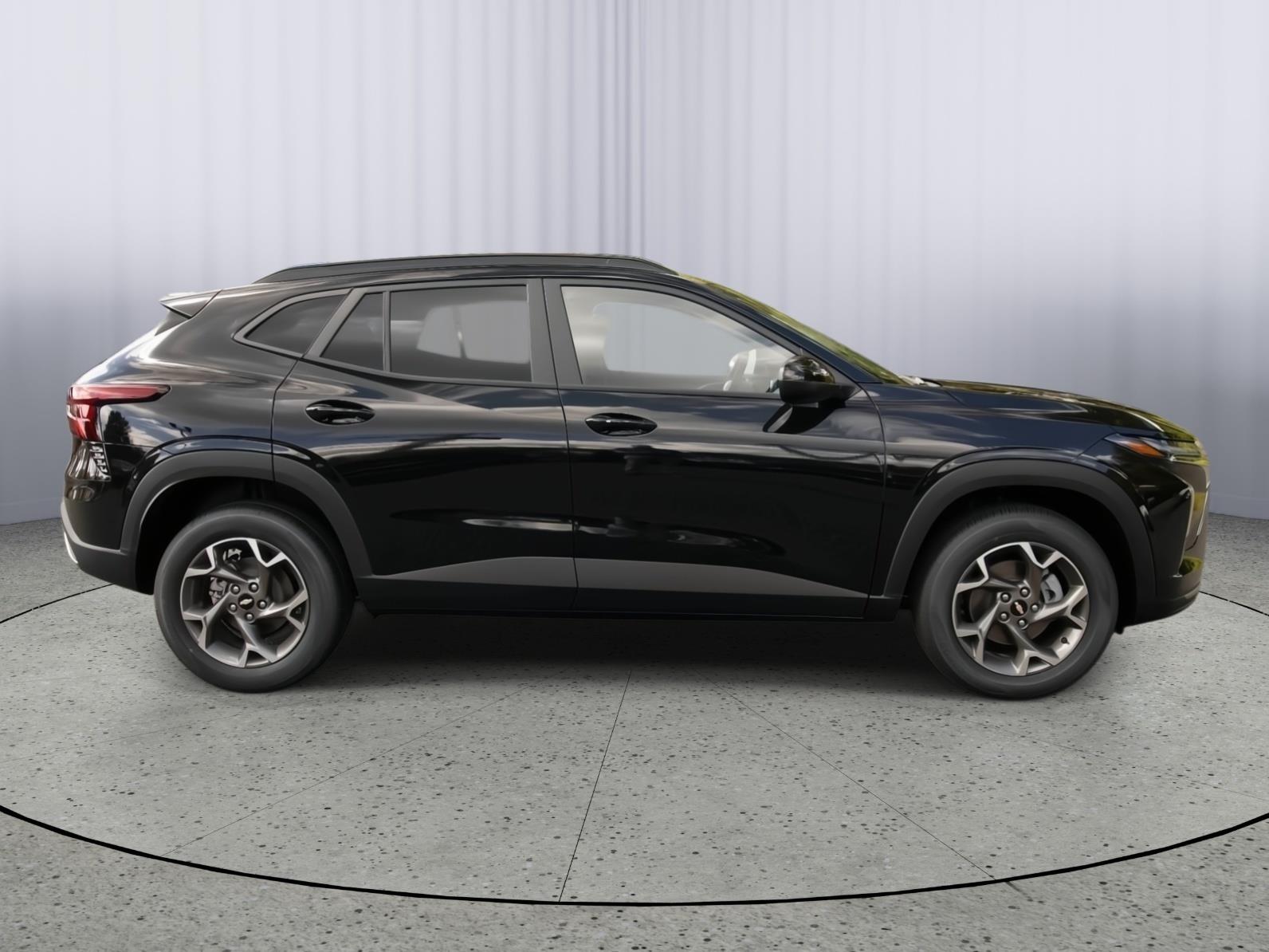 2025 Chevrolet Trax LT photo 8