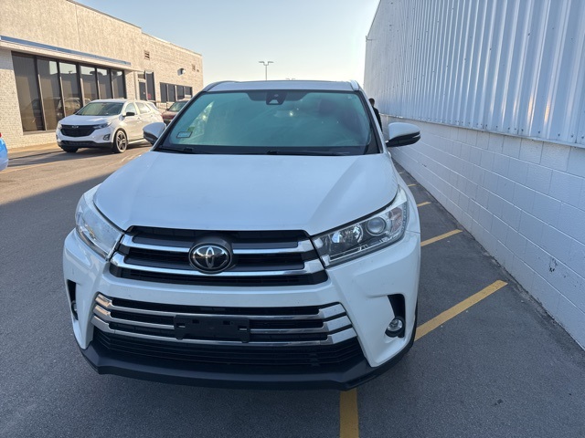 2019 Toyota Highlander Limited Platinum photo 2