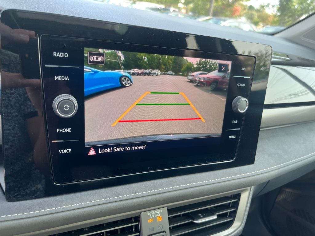 2025 Volkswagen Taos SE photo 12