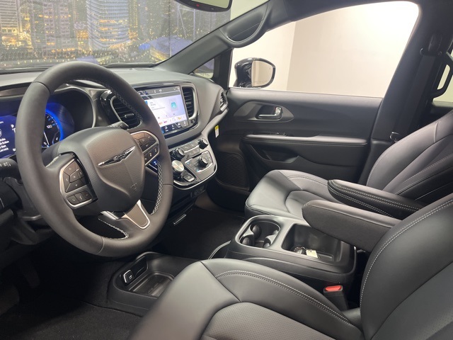 2025 Chrysler Voyager LX photo 10