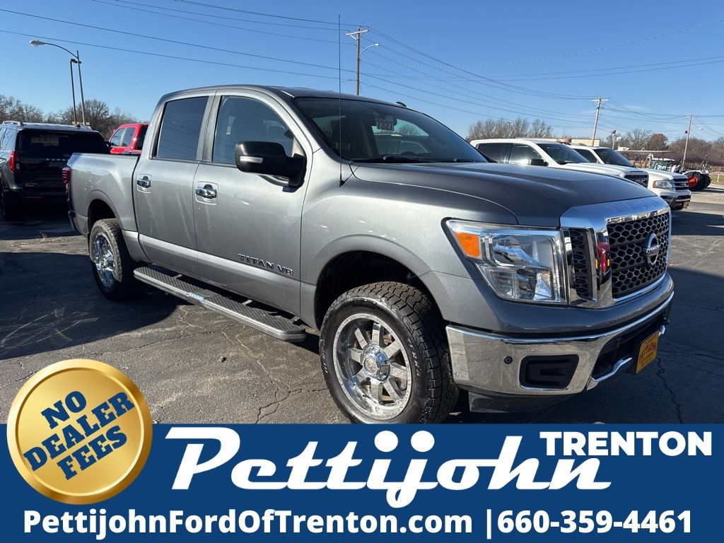 2018 Nissan Titan SV's photo
