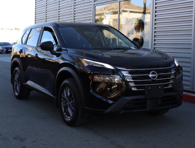 2025 Nissan Rogue S photo 2