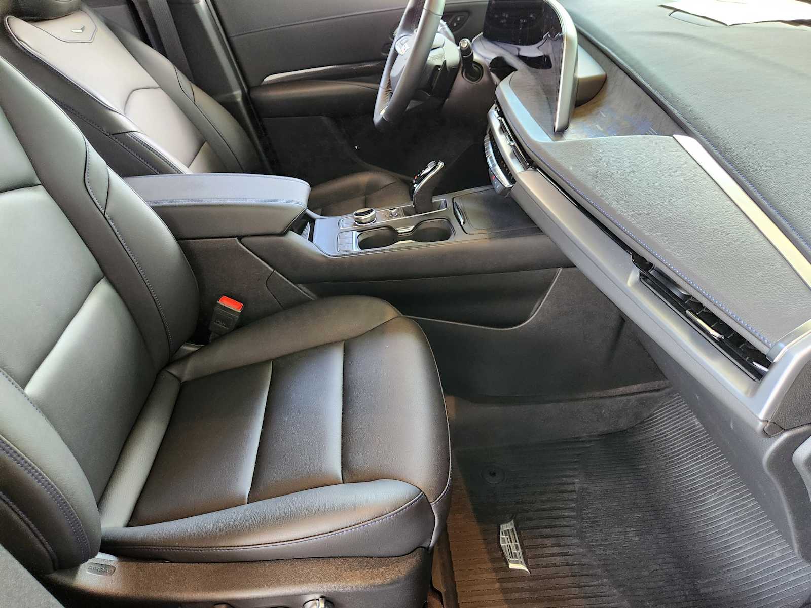 2025 Cadillac XT4 Sport photo 9