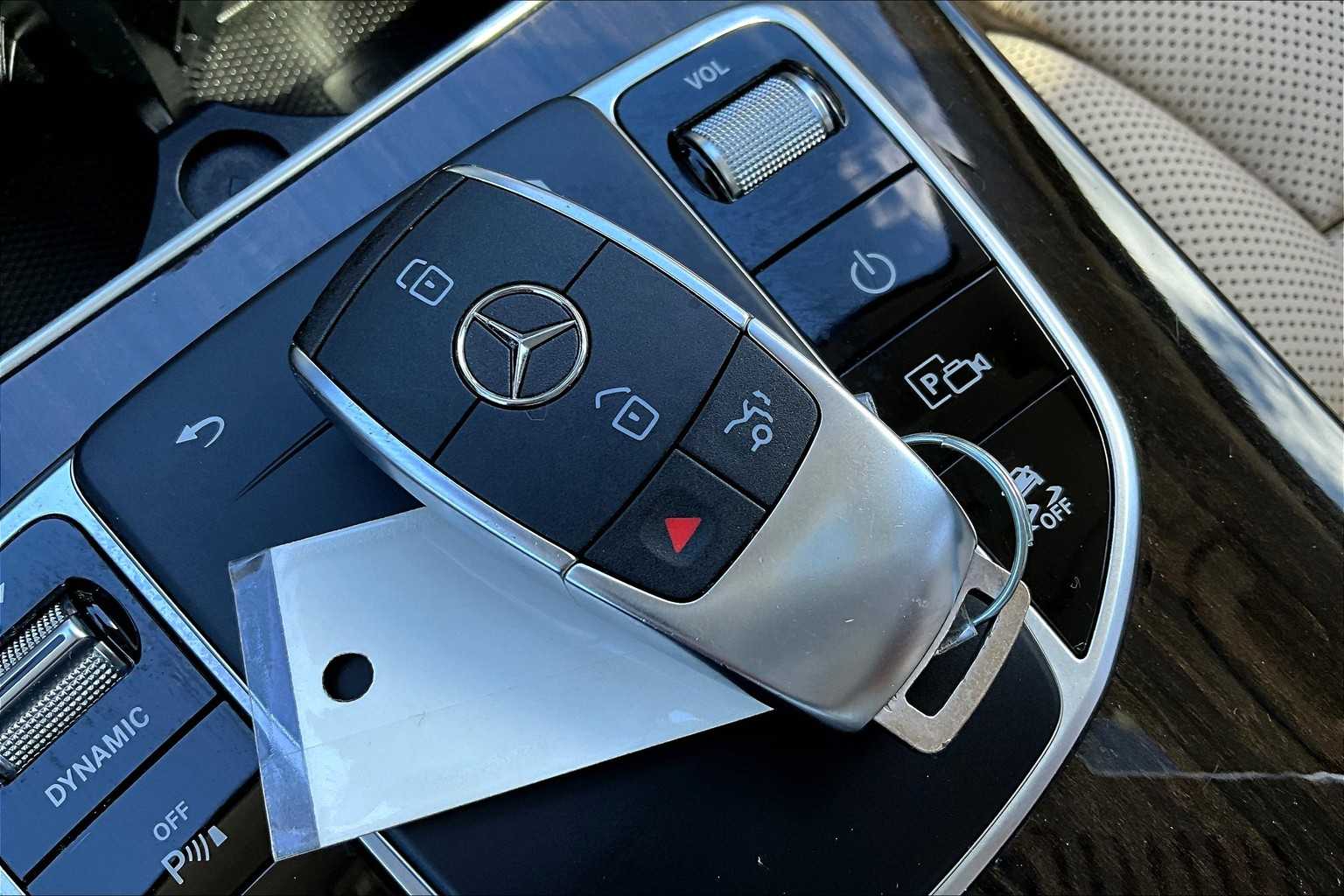 2021 Mercedes Benz GLC 300 photo 14