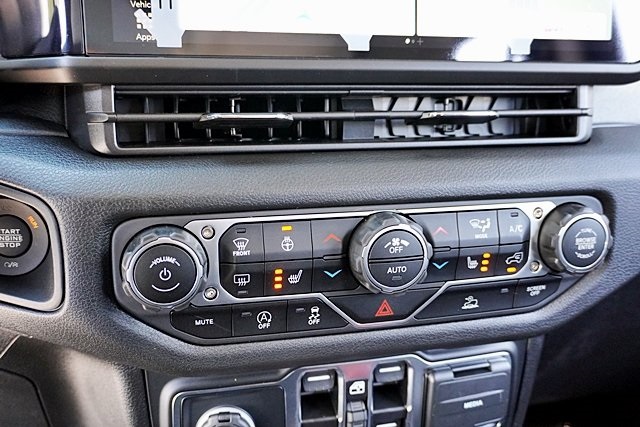 New 2025 Anvil Clear-Coat Exterior Paint Jeep Sport image 35