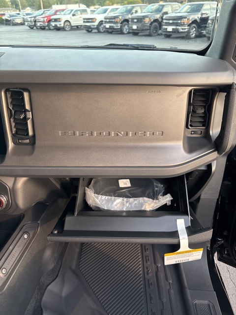2025 Ford Bronco Base photo 36
