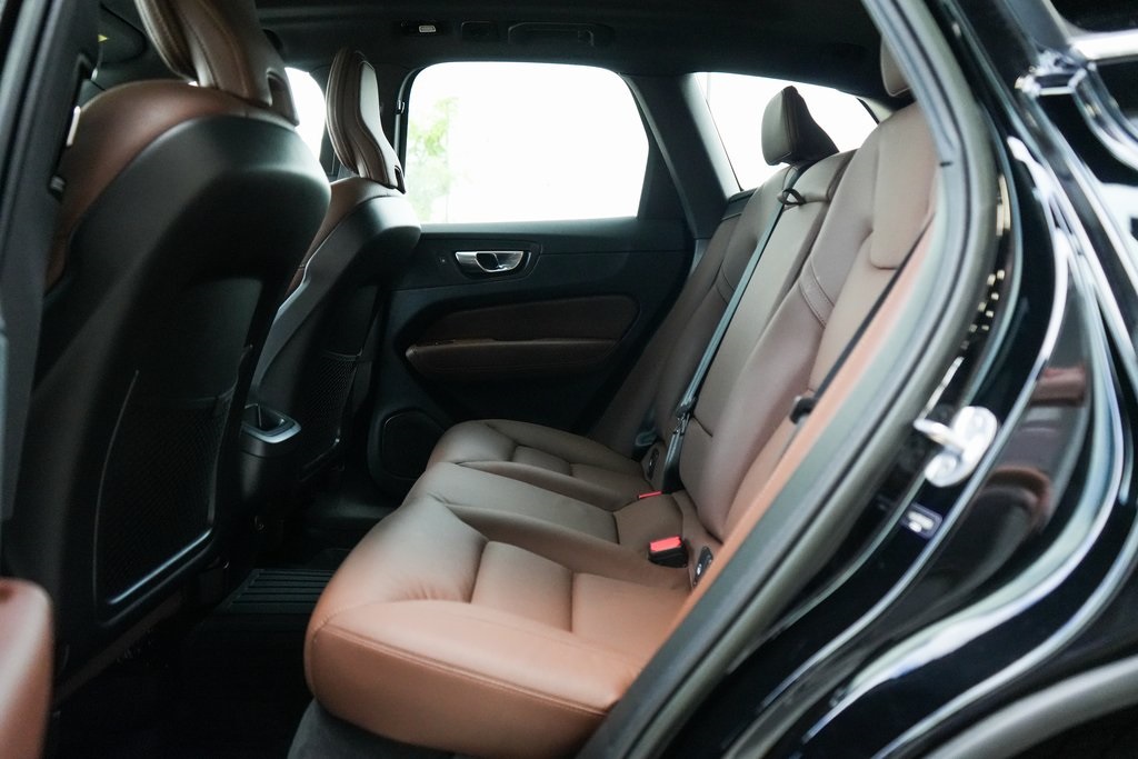 2023 Volvo XC60 B5 Plus photo 27