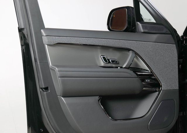 2025 Land Rover Range Rover Sport SE photo 16