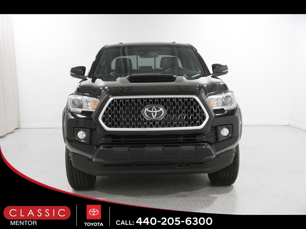 2019 Toyota Tacoma TRD Sport photo 2