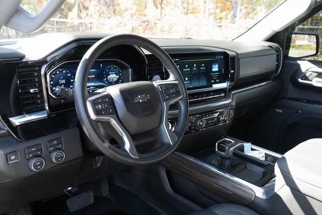 2024 Chevrolet Silverado 1500 RST photo 3