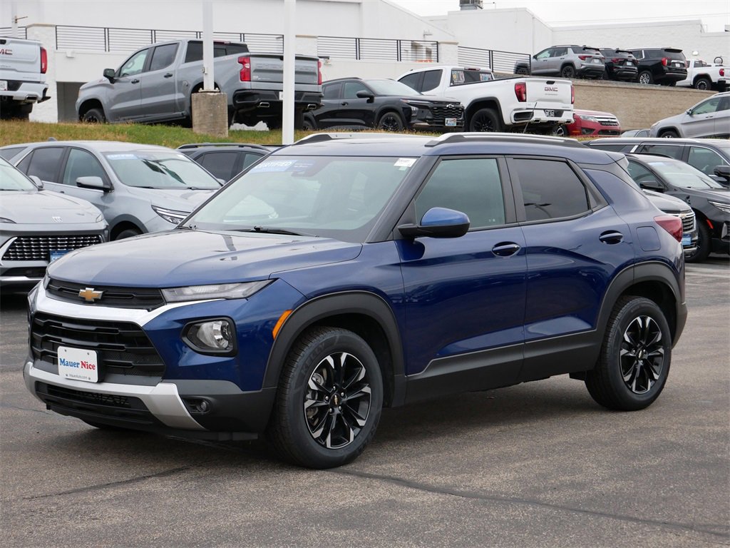 2023 Chevrolet Trailblazer LT photo 2