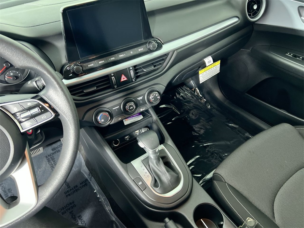 2024 Kia Forte LX photo 21
