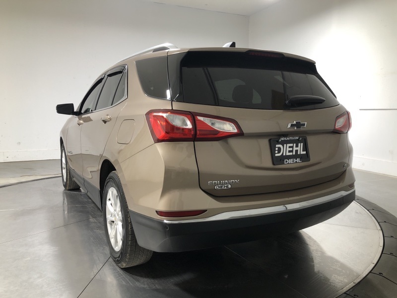 2018 Chevrolet Equinox LT photo 3