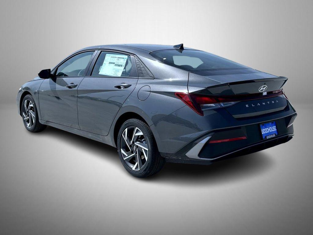 2025 Hyundai Elantra SEL Sport photo 7