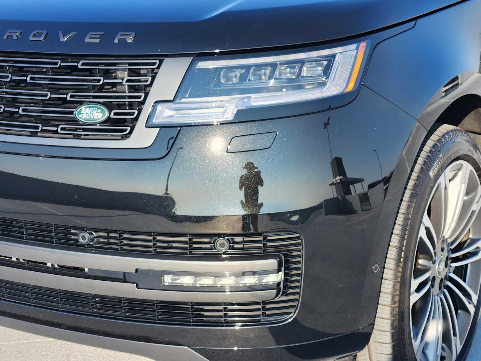 2025 Land Rover Range Rover SE photo 8