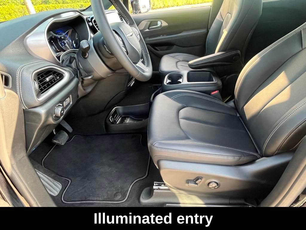 2025 Chrysler Pacifica photo 23