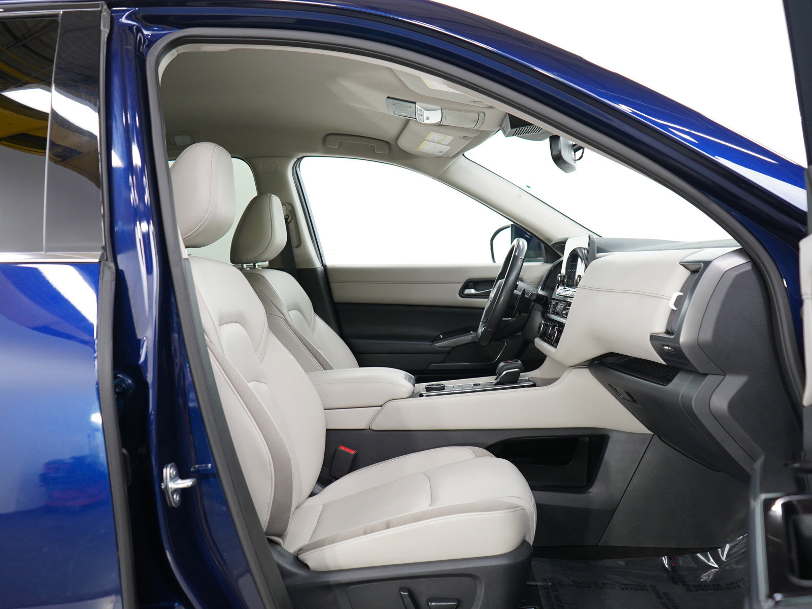 2022 Nissan Pathfinder SL photo 9