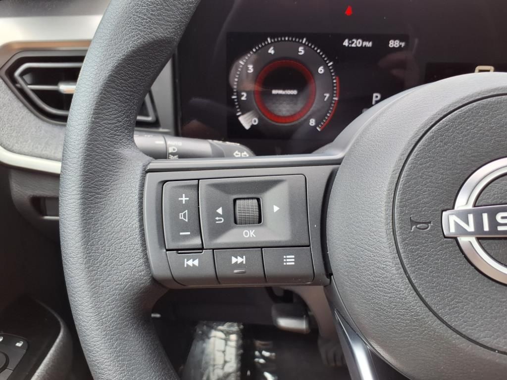 2025 Nissan Kicks SV photo 16