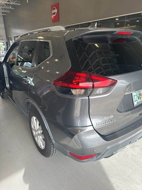 2019 Nissan Rogue SV photo 2