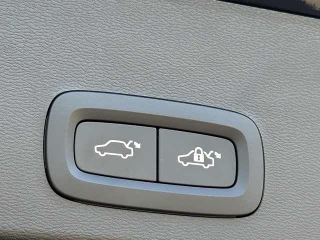 2025 Volvo XC40 Plus photo 20