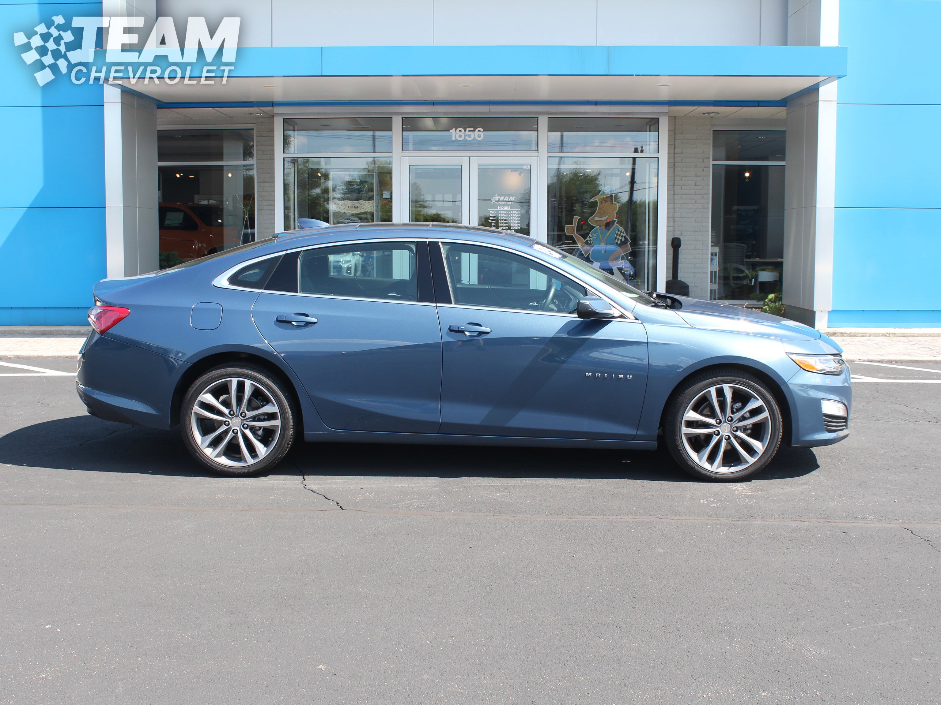 2024 Chevrolet Malibu Premier 2LT photo 2