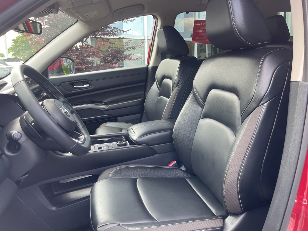 2024 Nissan Pathfinder SL photo 14