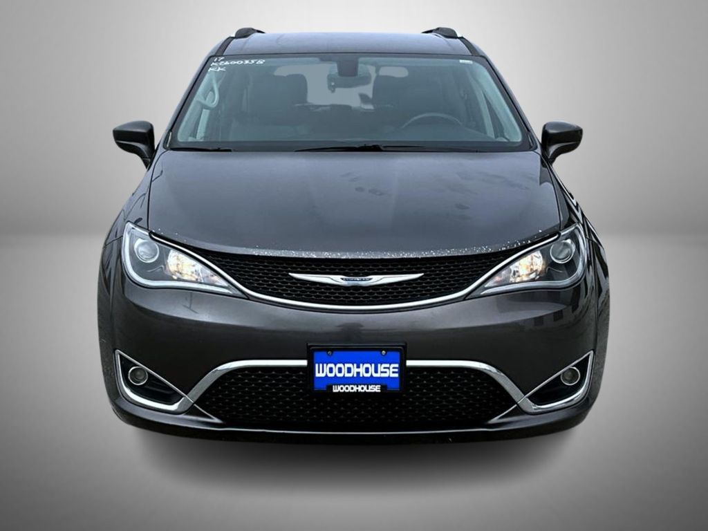 2017 Chrysler Pacifica Touring Plus photo 2