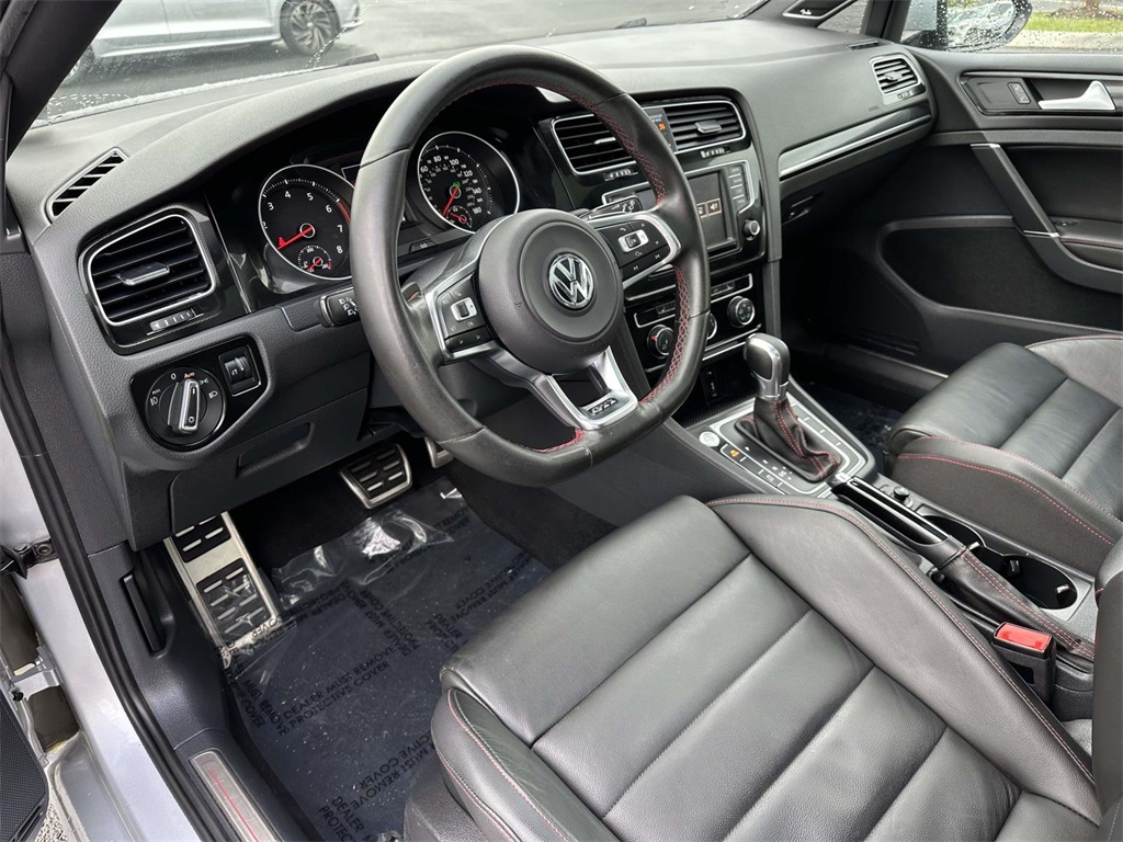 2016 Volkswagen Golf GTI SE photo 2