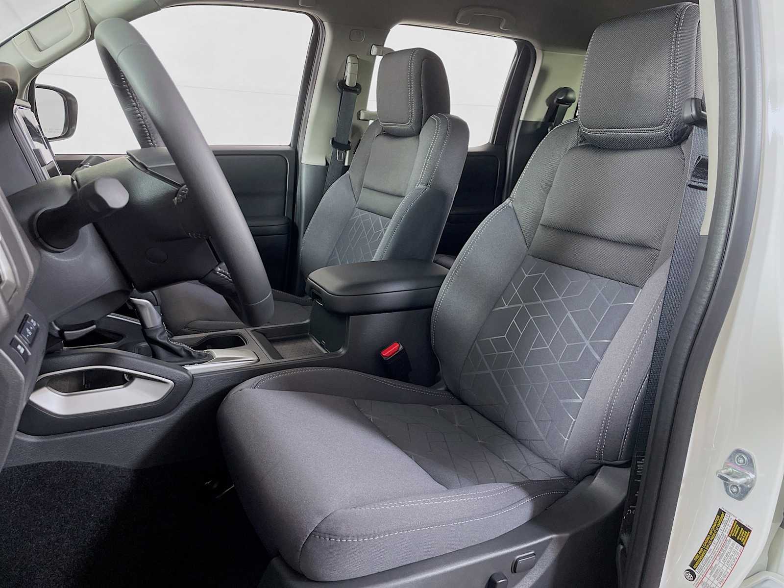 2025 Nissan Frontier SV Crew Cab photo 17