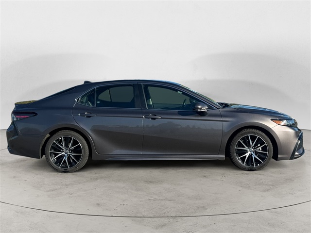 2023 Toyota Camry SE photo 6