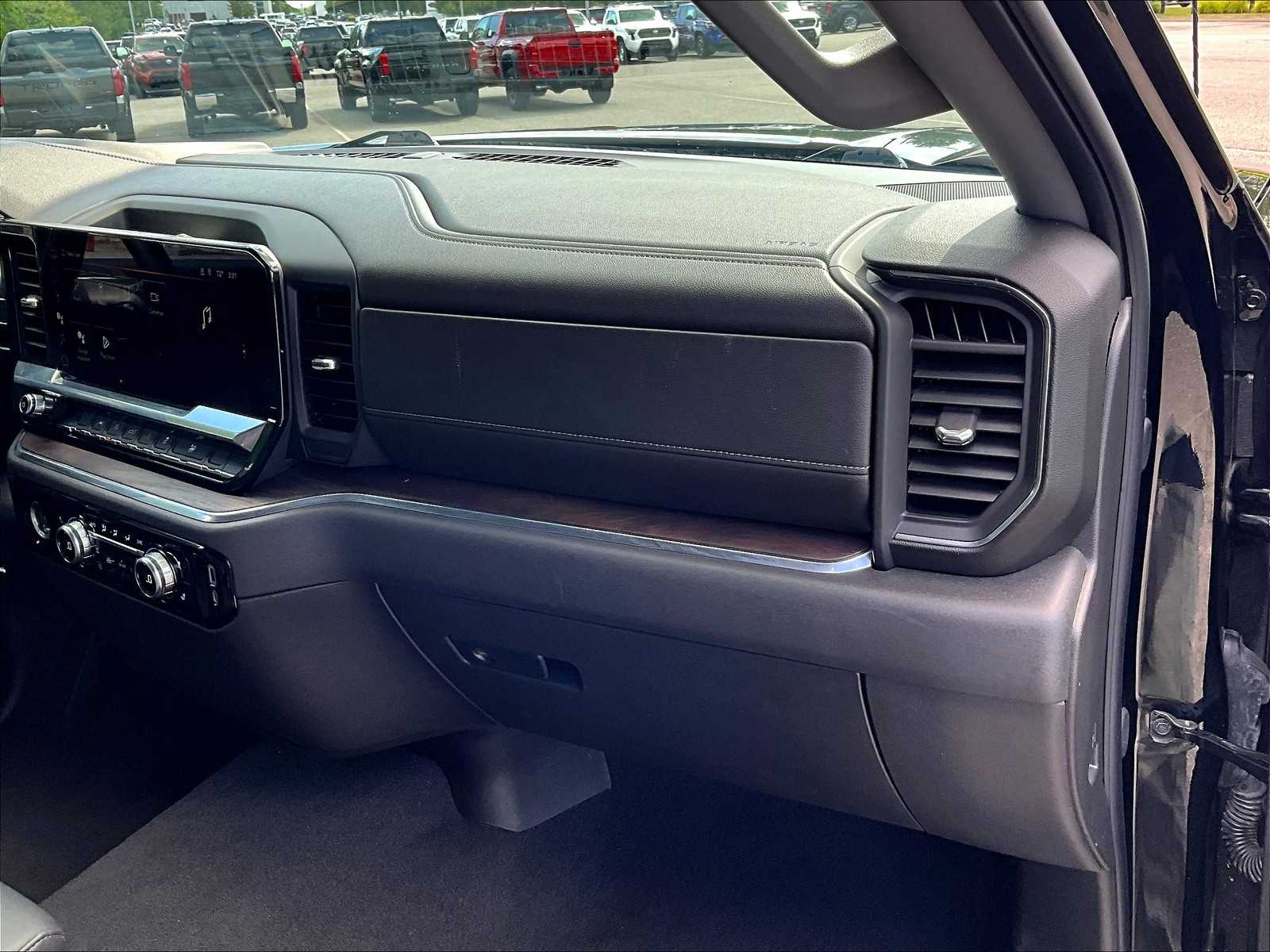 2024 Gmc Sierra 1500 SLT photo 13