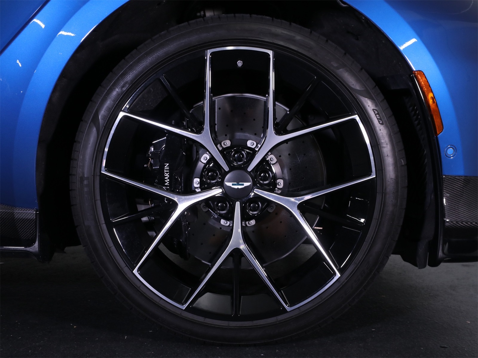 2025 Aston Martin DBX AM8 DBX707 photo 4